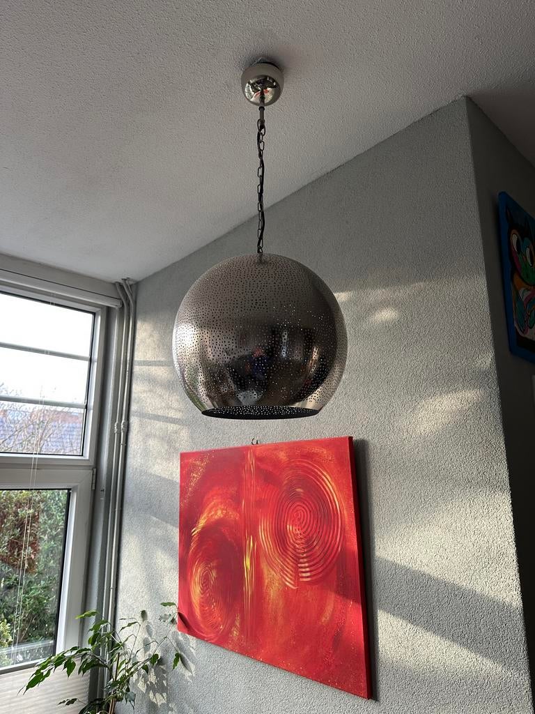 Moderne metalen hanglamp met geperforeerd design, Ophalen, Zo goed als nieuw, Metaal, 75 cm of meer