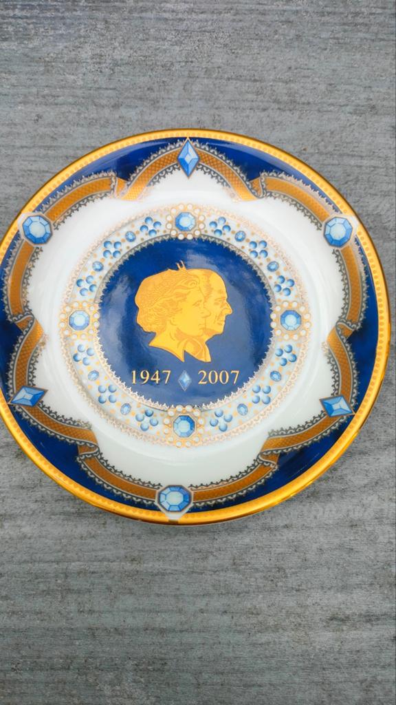 Royal Worcester Herdenkingsbord Diamanten Huwelijk, Verzamelen, Koninklijk Huis en Royalty, Ophalen of Verzenden, Zo goed als nieuw