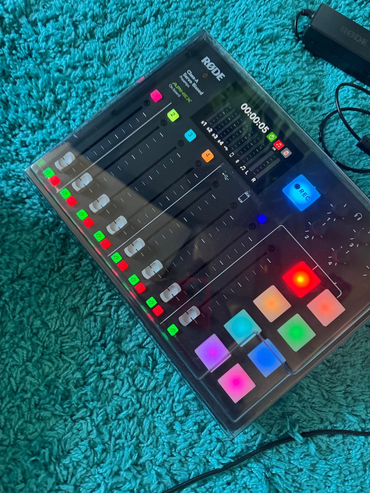RØDECaster Pro, Muziek en Instrumenten, Mengpanelen, Ophalen, Zo goed als nieuw, 5 tot 10 kanalen, Microfooningang