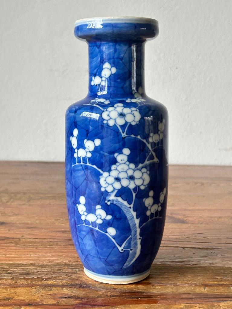 Vaas / bloemenvaas - porselein - blauw / decor prunus, Antiek en Kunst, Ophalen of Verzenden