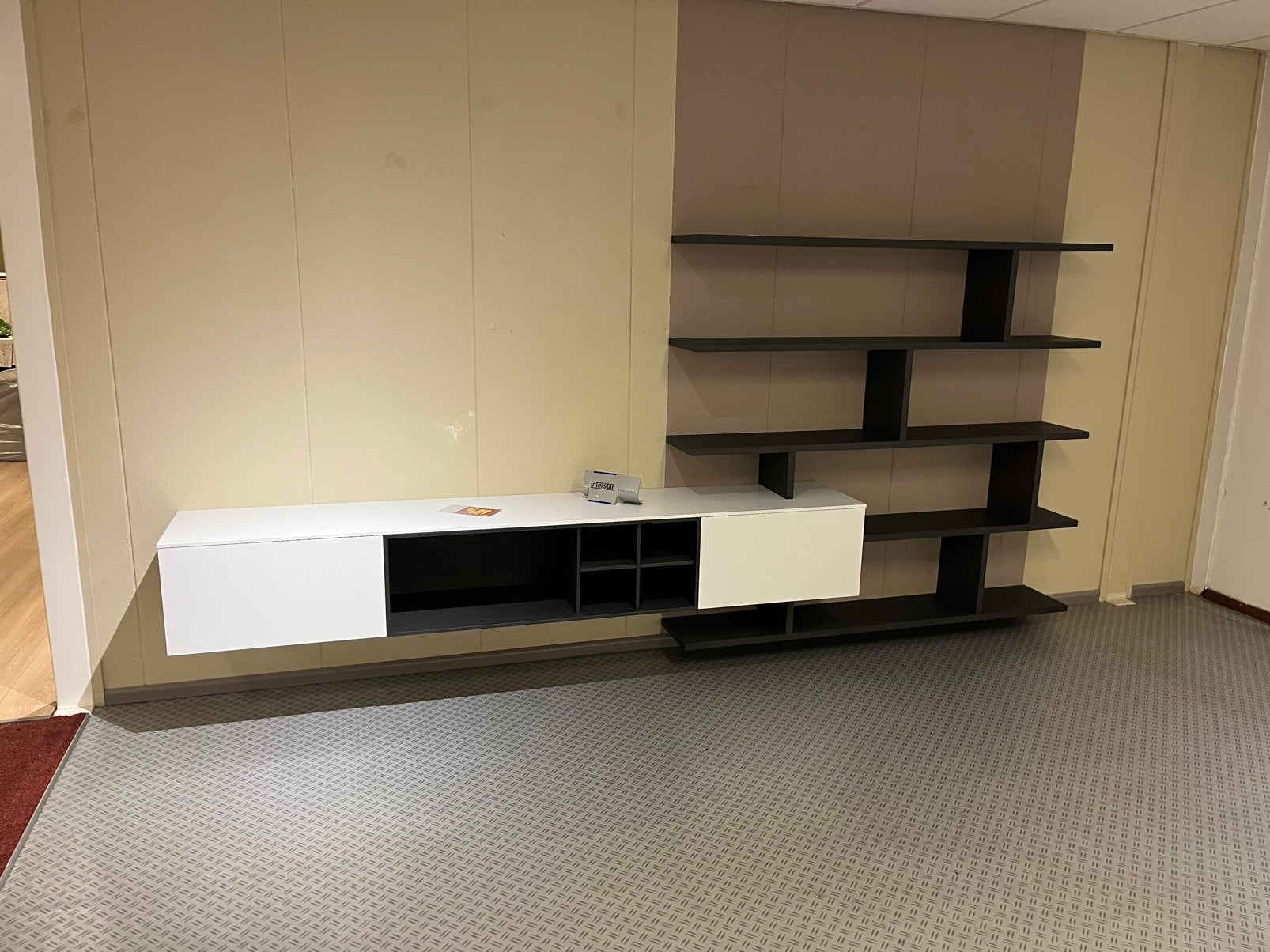 Interstar wandkast, Ophalen, 150 tot 200 cm, 25 tot 50 cm, 300 cm of meer