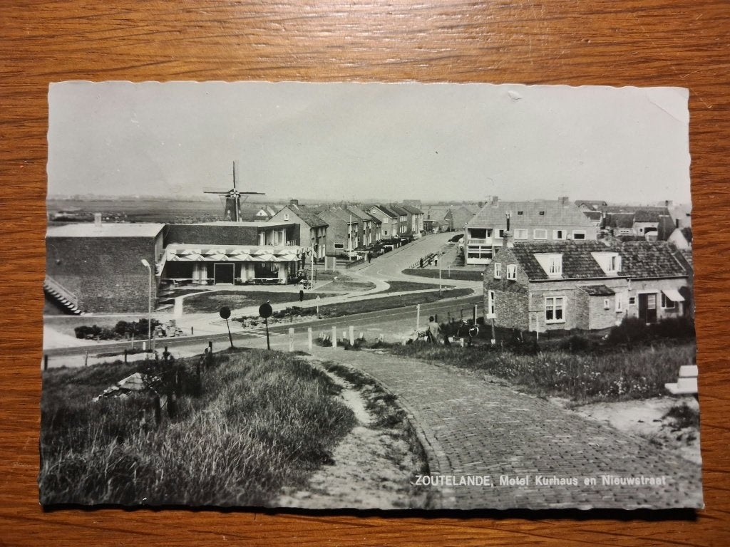 Ansichtkaart Zoutelande - Motel Kurhaus en Nieuwstraat, Ophalen of Verzenden, 1960 tot 1980, Gelopen, Zeeland