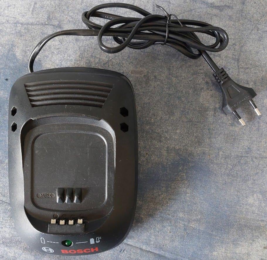Bosch acculader AL 2215 [5661]  [DoGeOn], Ophalen of Verzenden, Gebruikt