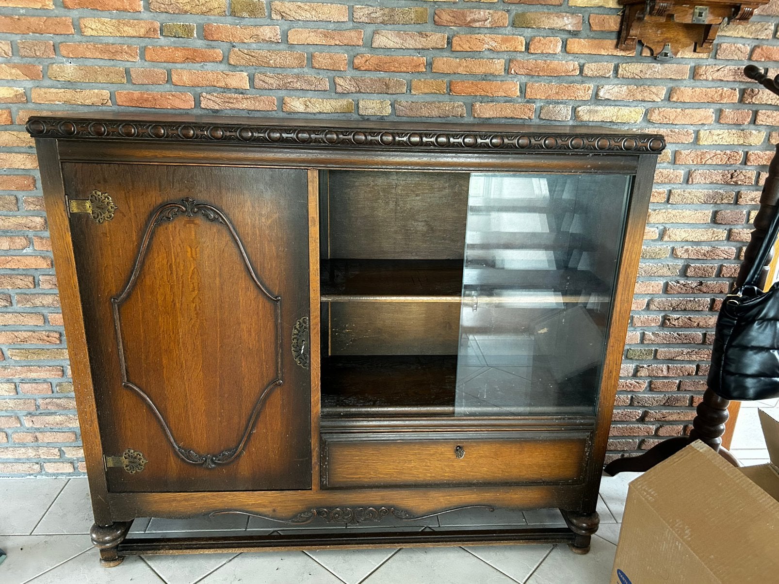 Antiek kastje, Ophalen