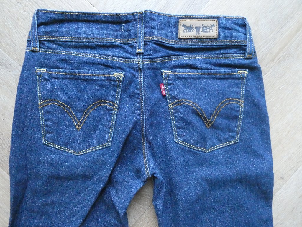 Levi 571, Slim Fit, spijkerbroek maat 28, Blauw, Ophalen of Verzenden, Zo goed als nieuw, W28 - W29 (confectie 36)