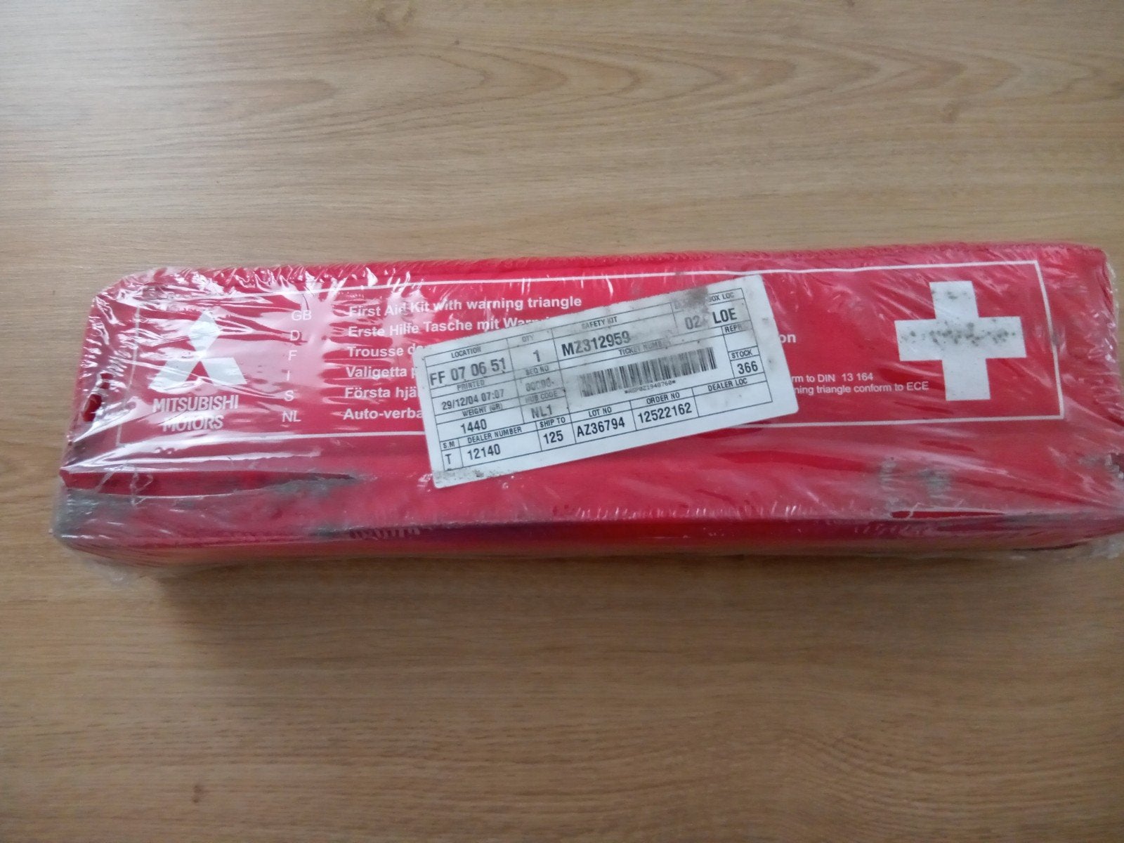 Originele Mitsubishi gevarendriehoek+ehbo set, Ophalen of Verzenden, Nieuw