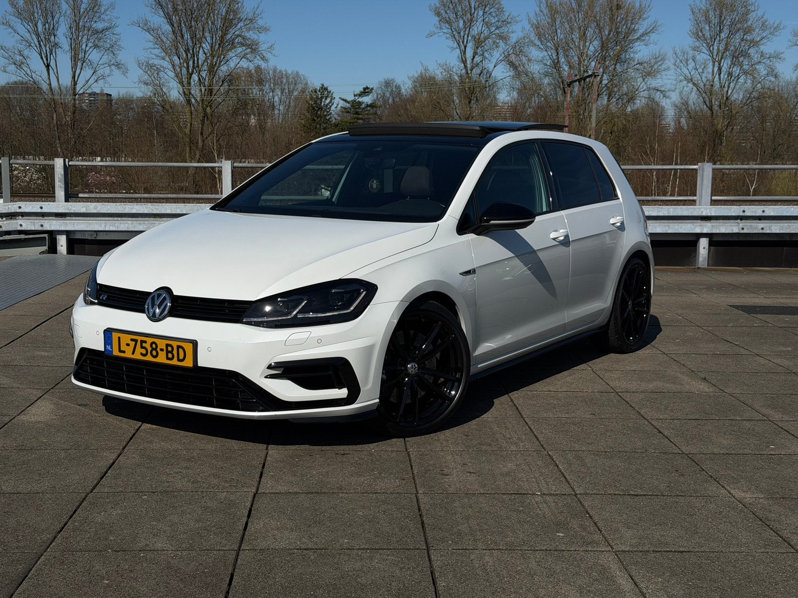 Volkswagen Golf 7,5 R Akrapovic, Auto's, Volkswagen, Automaat, Stof, 4 cilinders, 1984 cc
