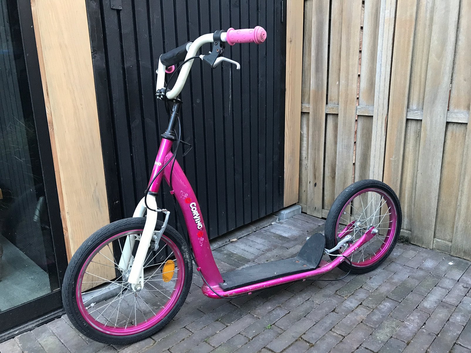 Roze step met rubberen banden, Fietsen en Brommers, Ophalen, Zo goed als nieuw, Gewone step