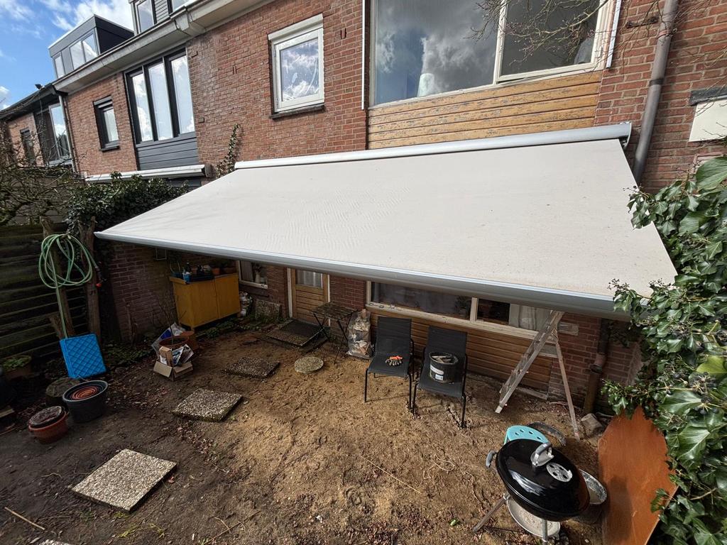 Zonnescherm goede staat, Ophalen, Zo goed als nieuw, Knikarmscherm, Elektrisch