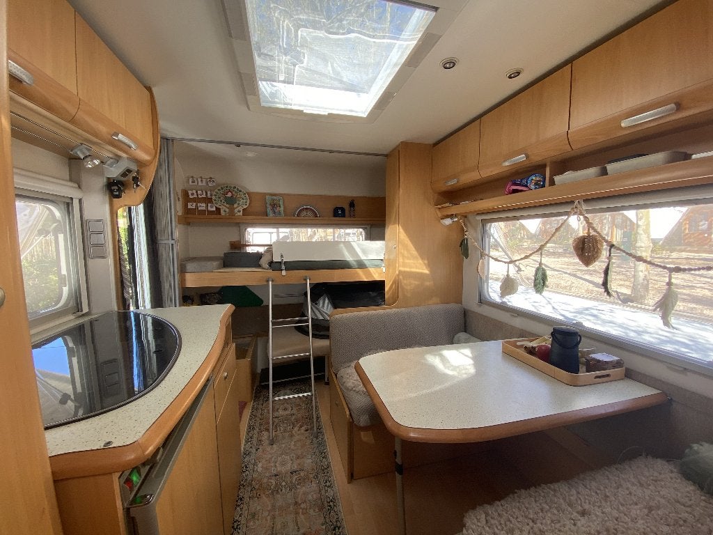 Beyerland 470 TKM (stapelbed) de ideale familie caravan!, Caravans en Kamperen, Luifel, Particulier, 4 tot 5 meter, Dwars-stapelbed
