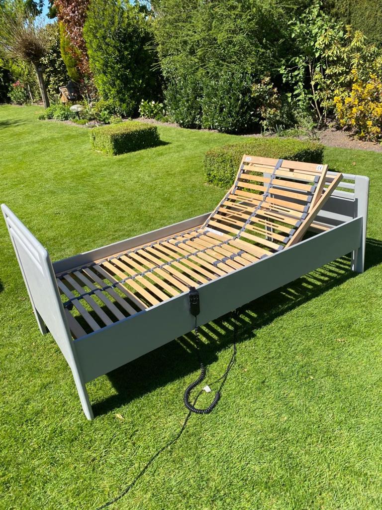 Bed 1 persoons met verstelbare lattenbodem, Huis en Inrichting, Slaapkamer | Bedden, Gebruikt, 90 cm, Eenpersoons, Ophalen of Verzenden