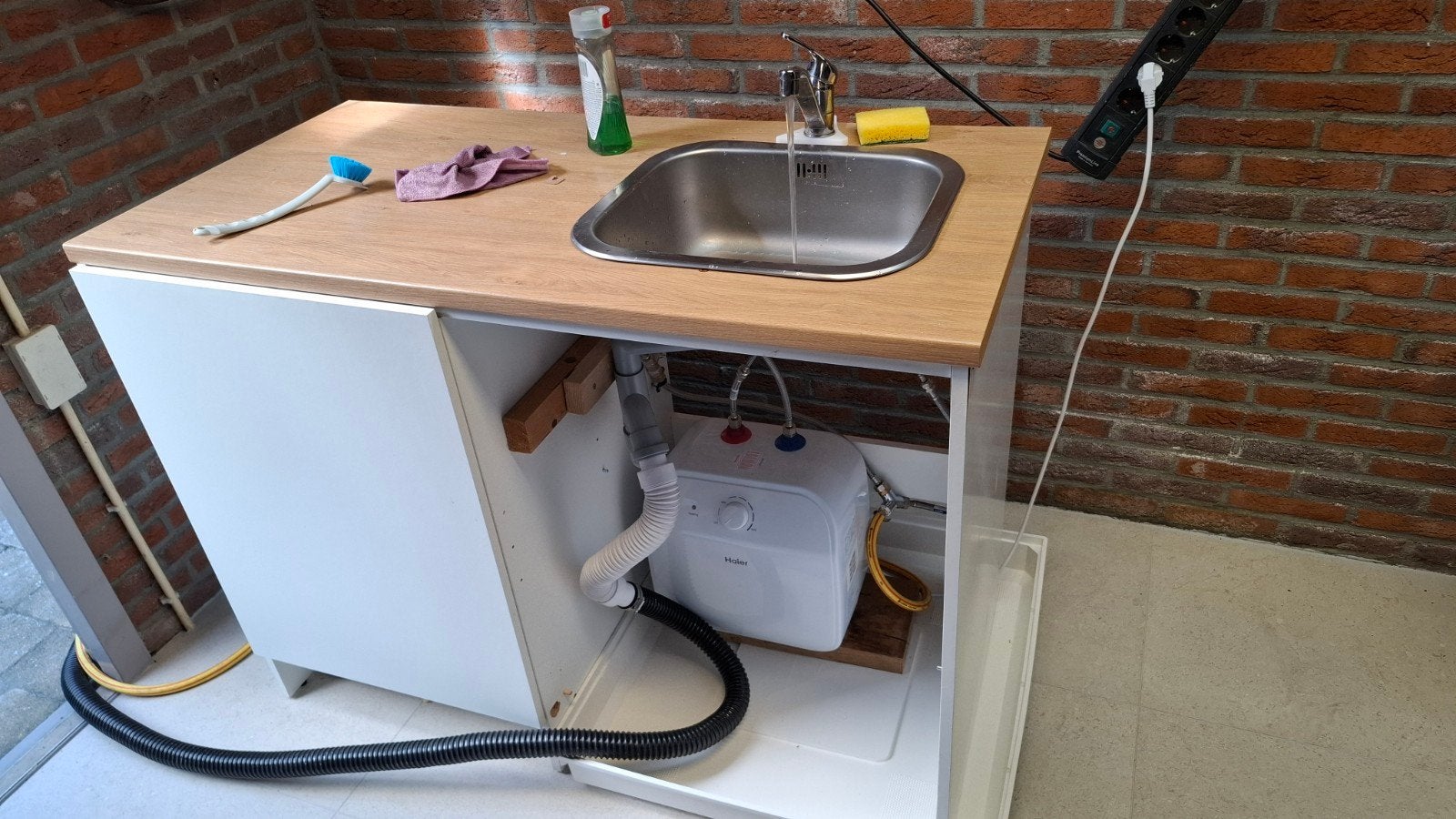 Noodkeuken met nieuwe close-in boiler, Ophalen, Overige typen, Zo goed als nieuw, Metaal