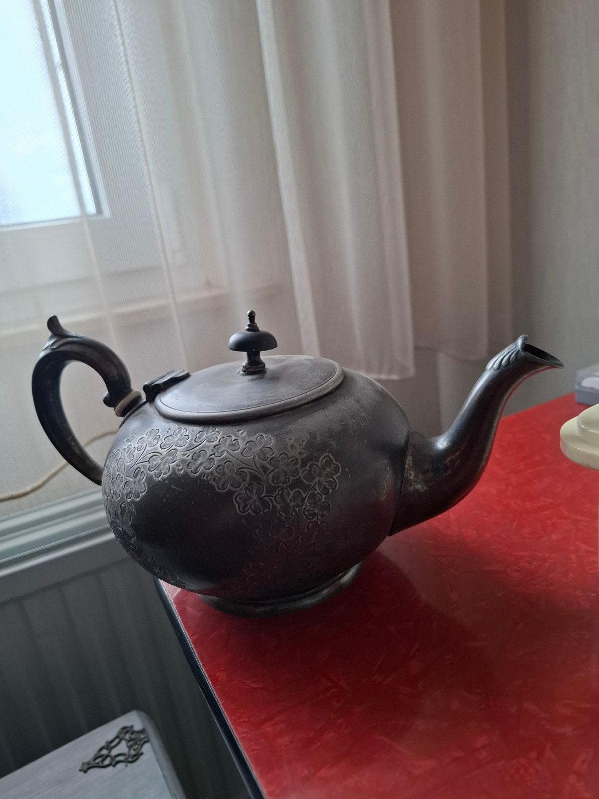 Antieke zilveren theepot met bloemmotief, Ophalen of Verzenden, Zilver