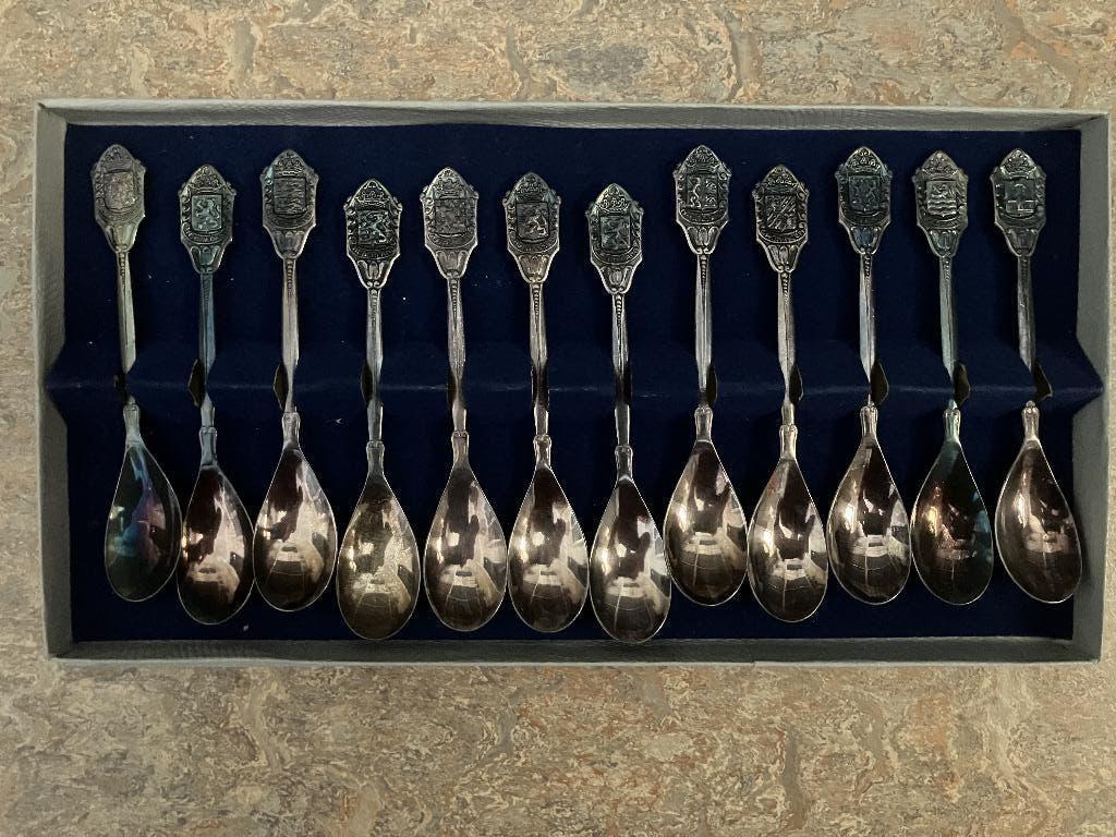 12 Provincielepels, verzilverd, complete set, Ophalen