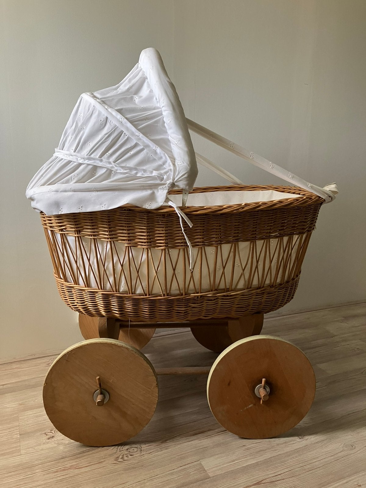 Vintage rotan wiegje, Kinderen en Baby's, Ophalen, Gebruikt, Wieg
