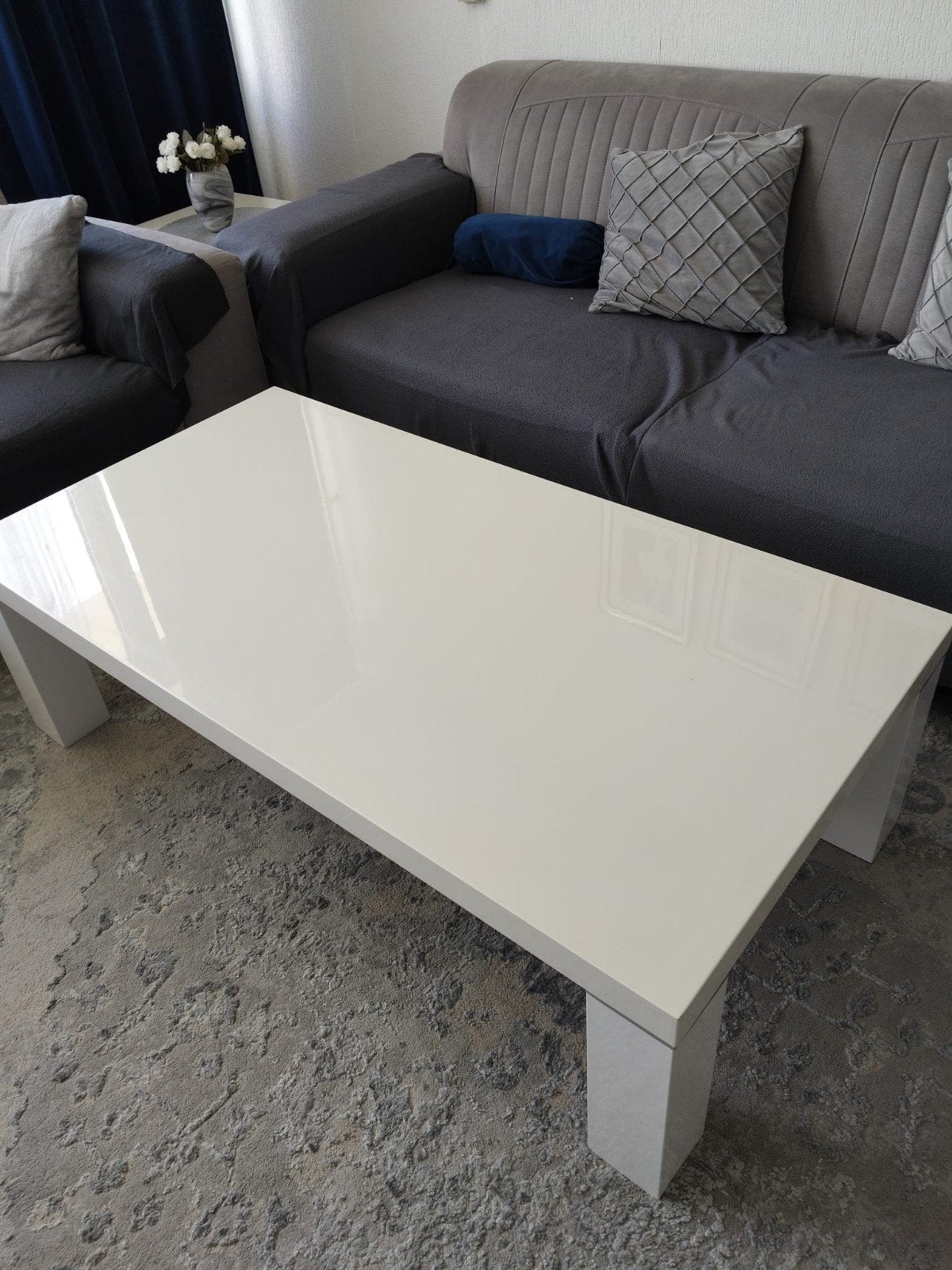 Witte salontafel, modern en strak design, Ophalen, Overige materialen, Gebruikt, 100 tot 150 cm