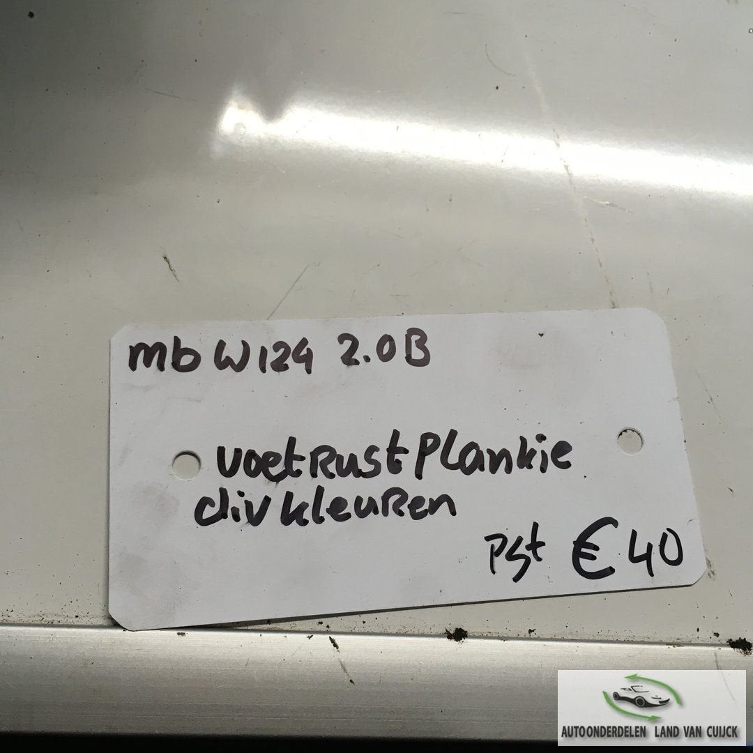 Mercedes W124  2.0 Benzine Interieurkap Linksonder thv motor