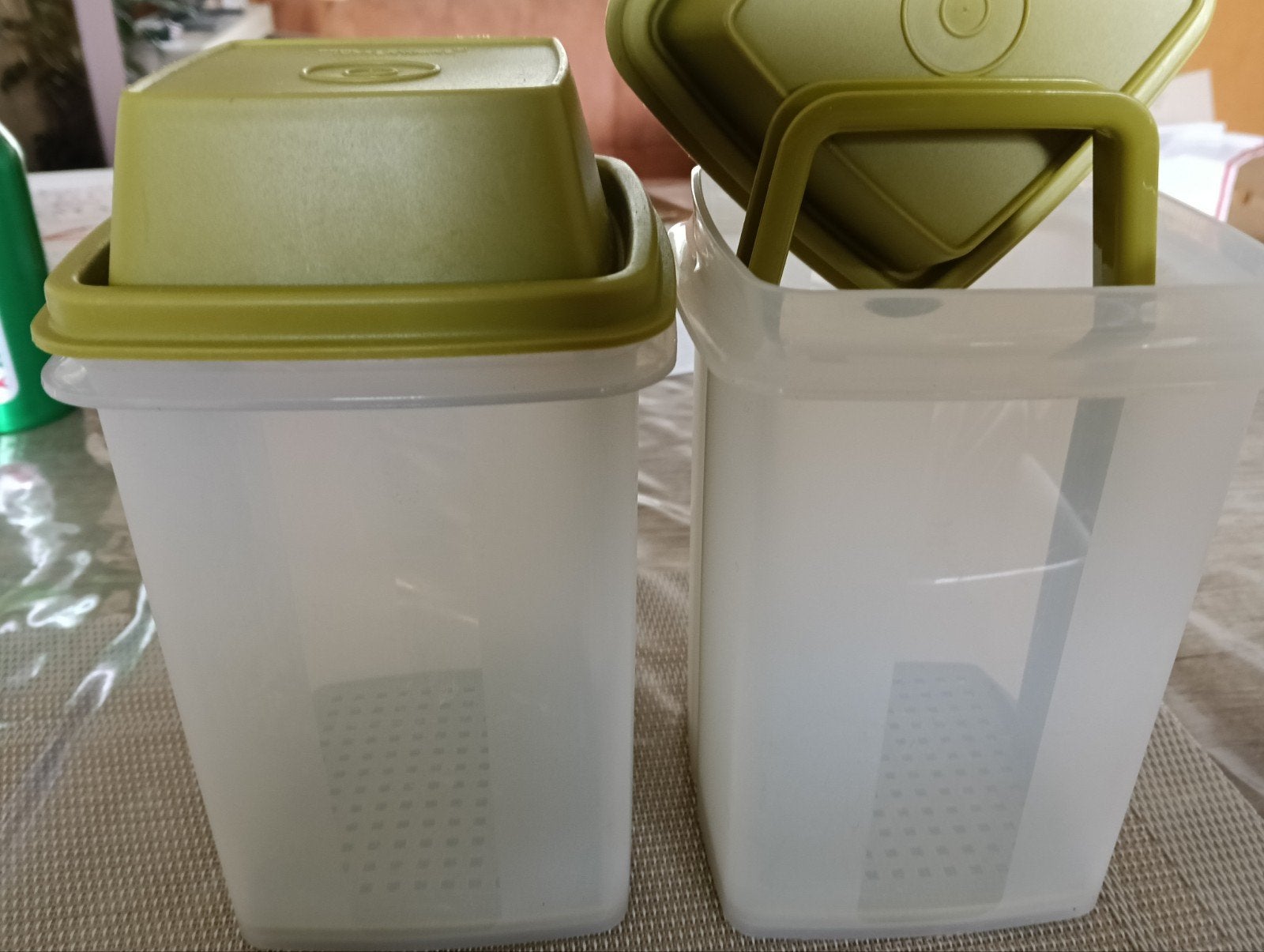 Tupperware bewaardozen met inzet - set van 2, Gebruikt, Bewaardoos, Met deksel, Ophalen of Verzenden