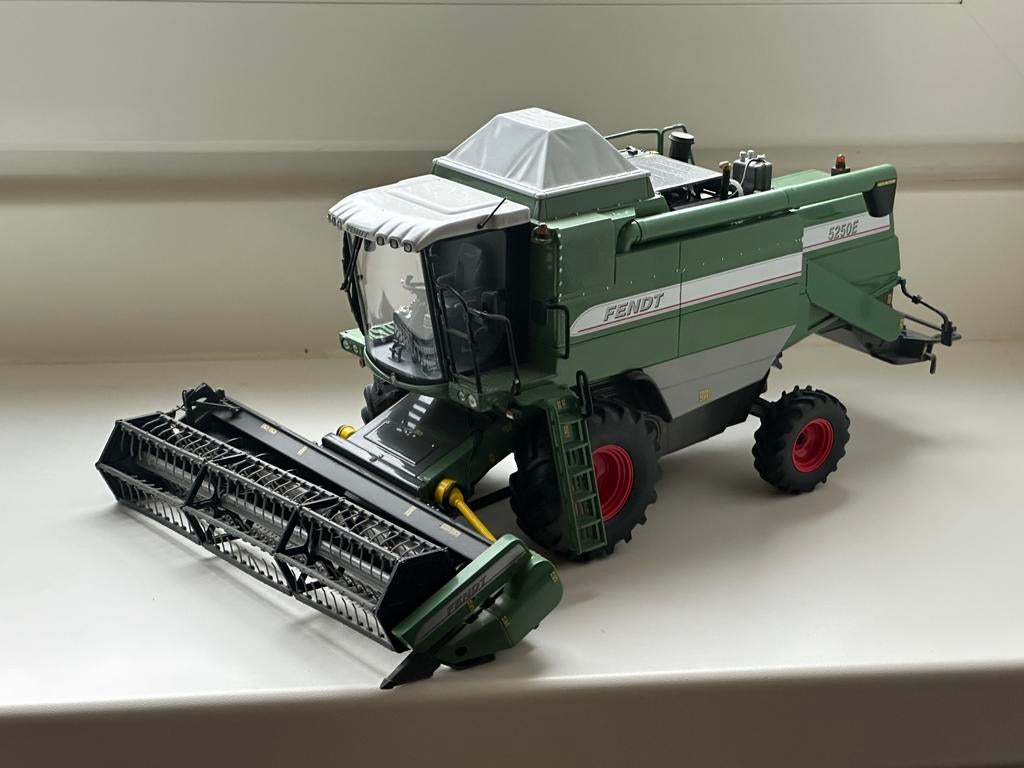 Fendt combine UH, Ophalen of Verzenden, Zo goed als nieuw, Tractor of Landbouw, Universal Hobbies