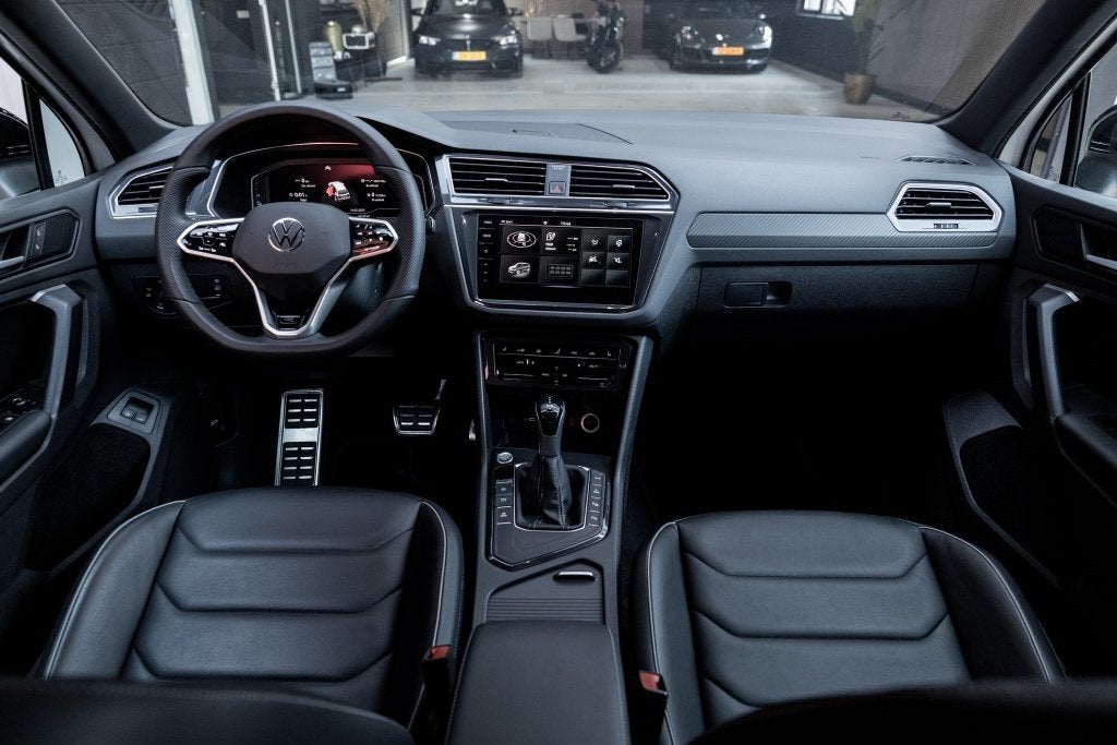 Volkswagen Tiguan 1.4 TSI eHybrid R Line | Leder | Memory |, Auto's, 12 maanden, Wit, Hybride Elektrisch/Benzine, SUV of Terreinwagen
