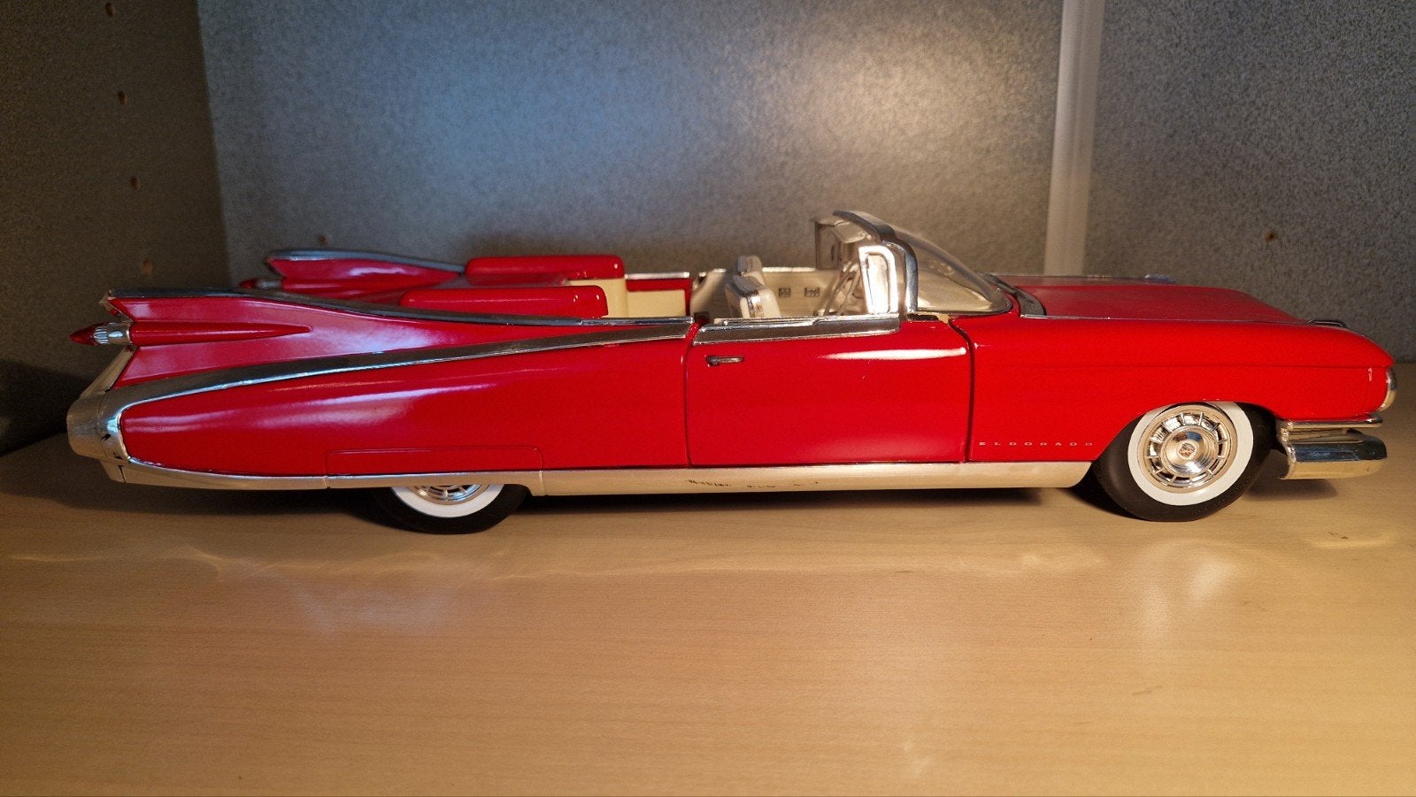 Maisto Cadillac Eldorado Biarritz 1959 - Rood, Verzenden