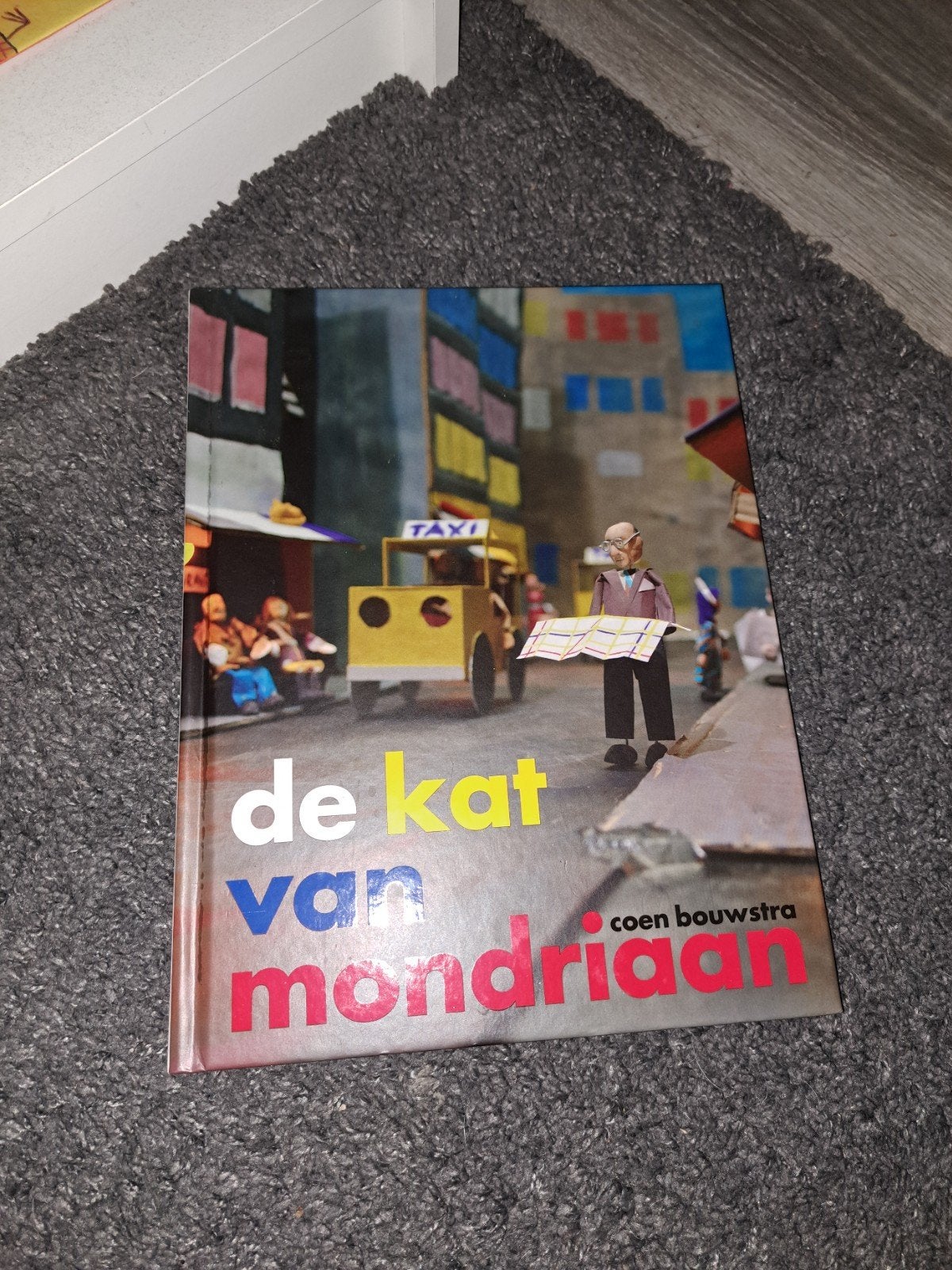 De kat van Mondriaan - Coen Bouwstra (Kinderboek), Ophalen of Verzenden, Zo goed als nieuw, Coen Bouwstra, Non-fictie
