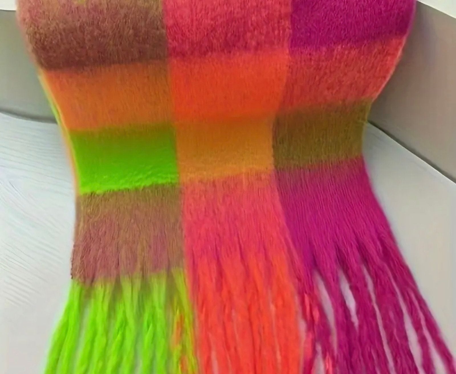 lange wintersjaal nieuw, vrolijke kleuren, Kleding | Dames, Ophalen of Verzenden, Nieuw, Maat 46/48 (XL) of groter, Sjaal