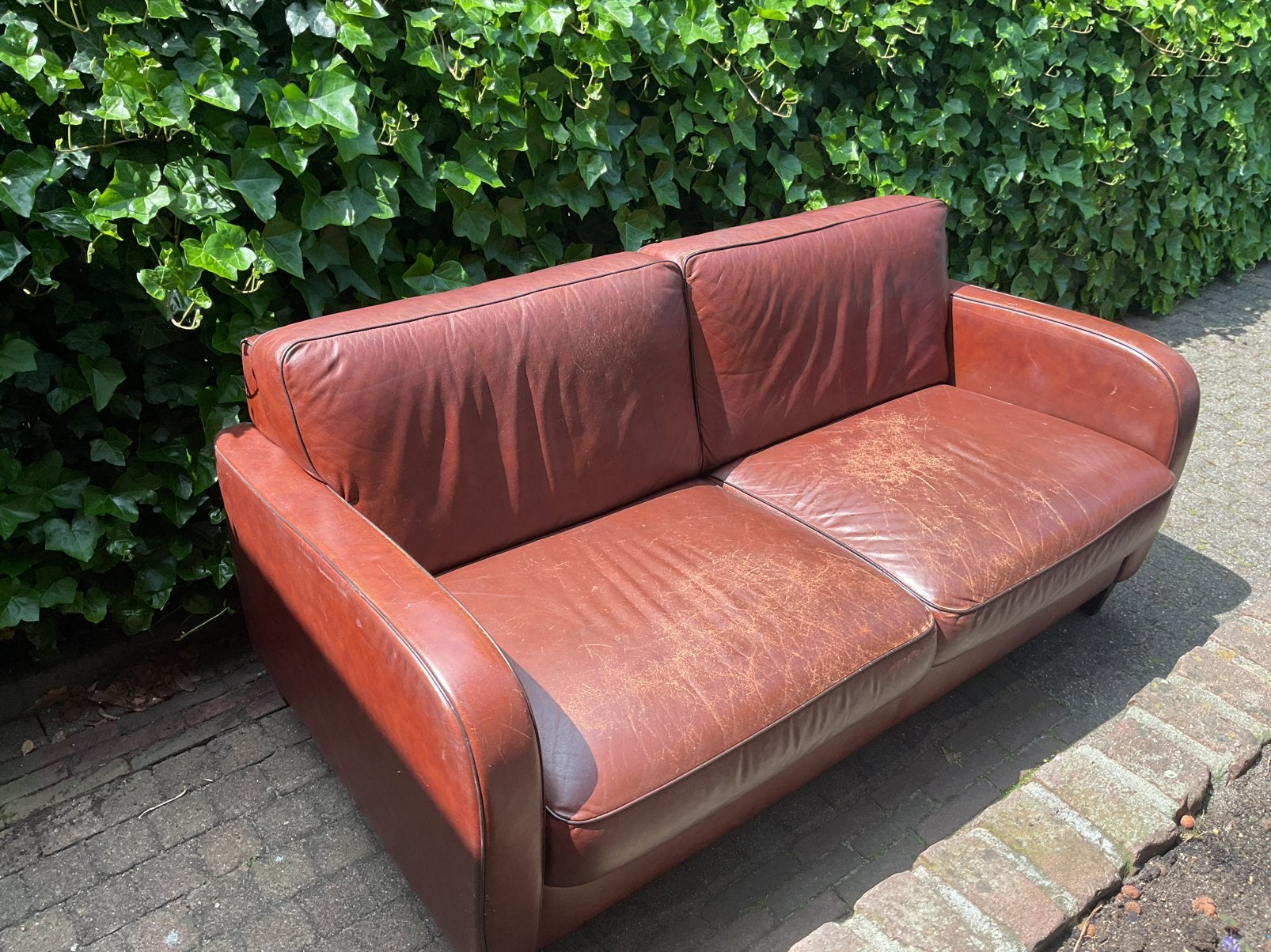 Gratis af te halen in Voorburg: leren bankje, Ophalen, Gebruikt, 150 tot 200 cm, Tweepersoons