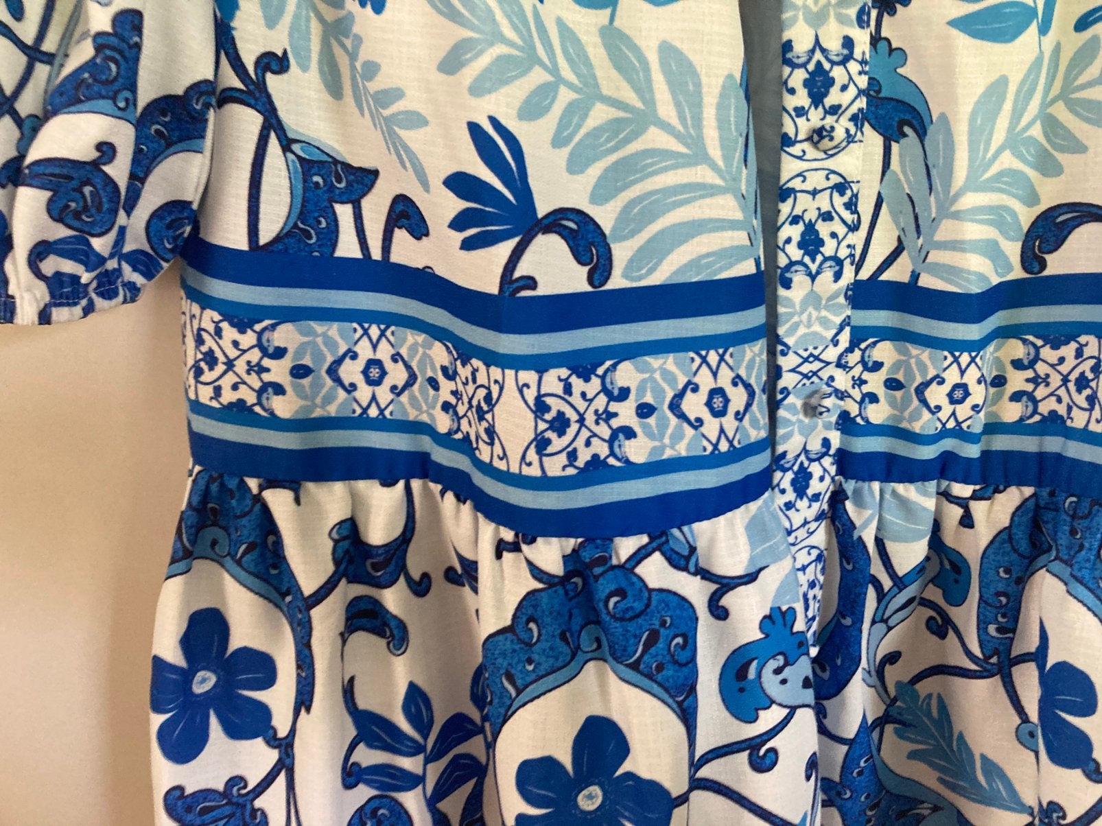 Het meisje met de Delftsblauwe jurk ( Lipsy London), Kleding | Dames, Maat 42/44 (L), Nieuw, Onder de knie, Verzenden