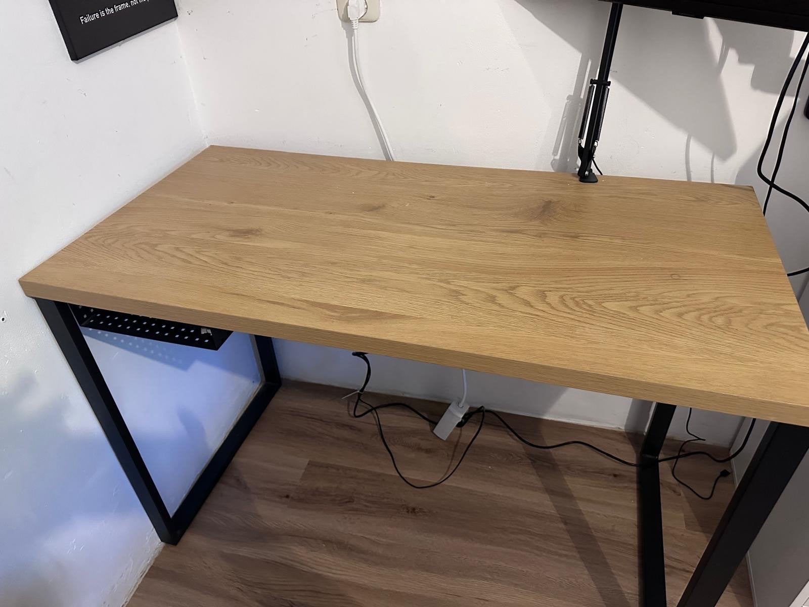 JYSK Bureau Tafel - Modern Houten Werkblad met Zwart Frame, Huis en Inrichting, Bureaus, Ophalen, Hout, Bruin, Zo goed als nieuw