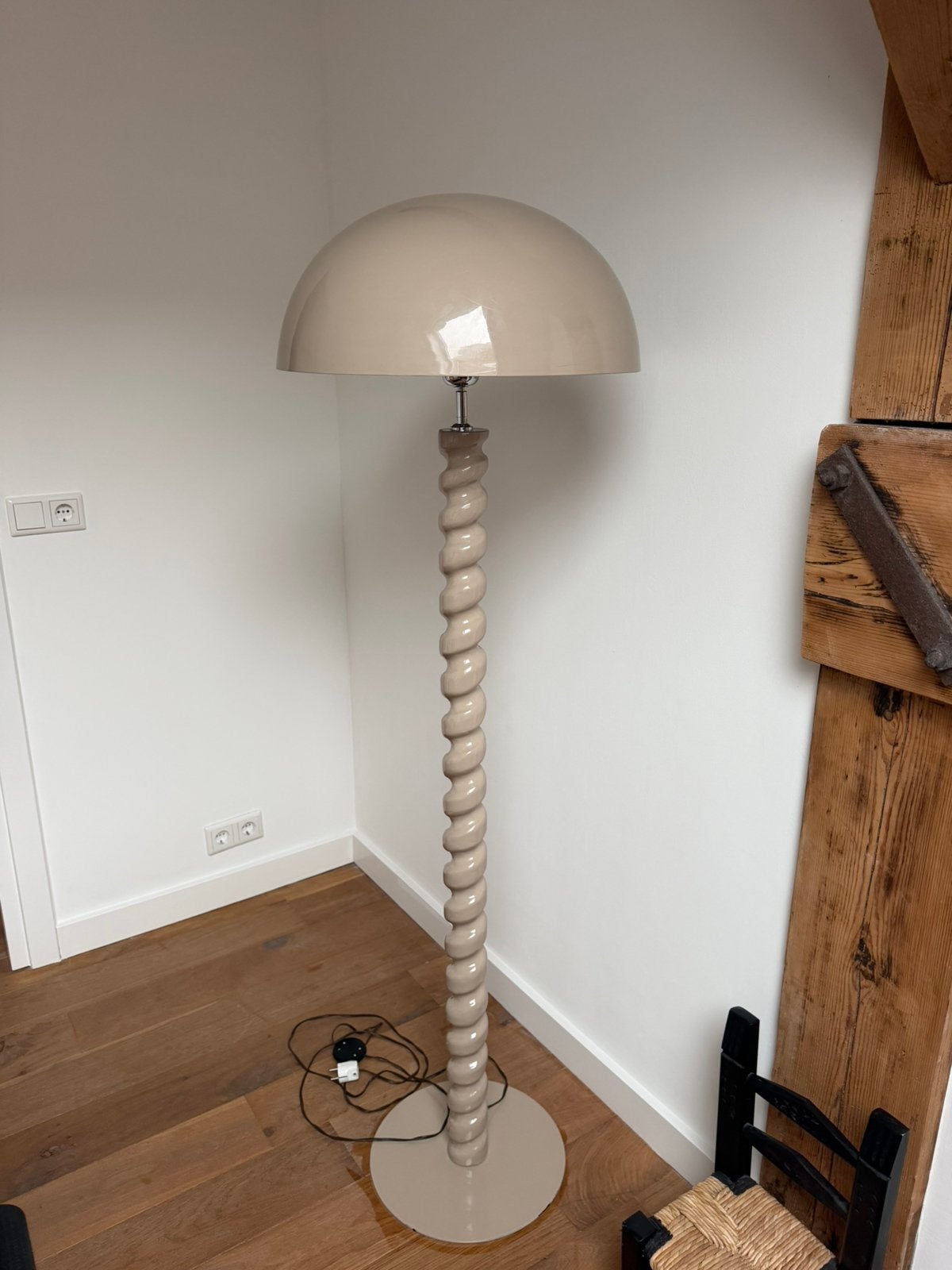 Beige lamp, Ophalen, Zo goed als nieuw