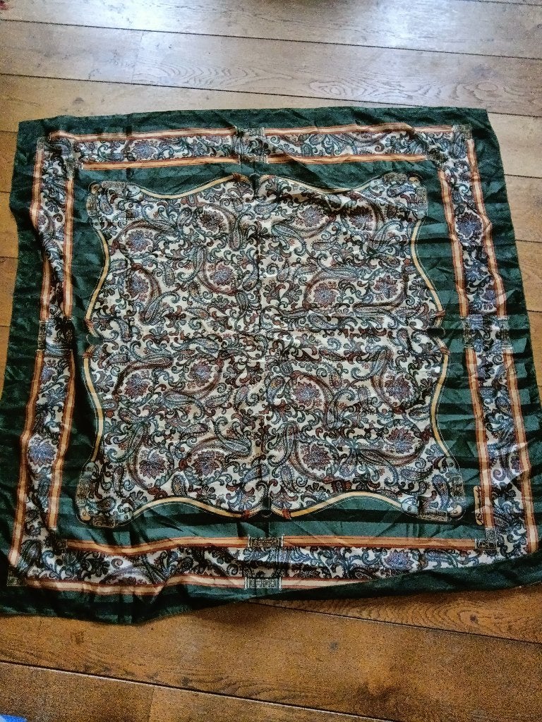 Sjaal, Kleding | Dames, Mutsen, Sjaals en Handschoenen, Ophalen of Verzenden, Zo goed als nieuw, Maat 46/48 (XL) of groter, Sjaal