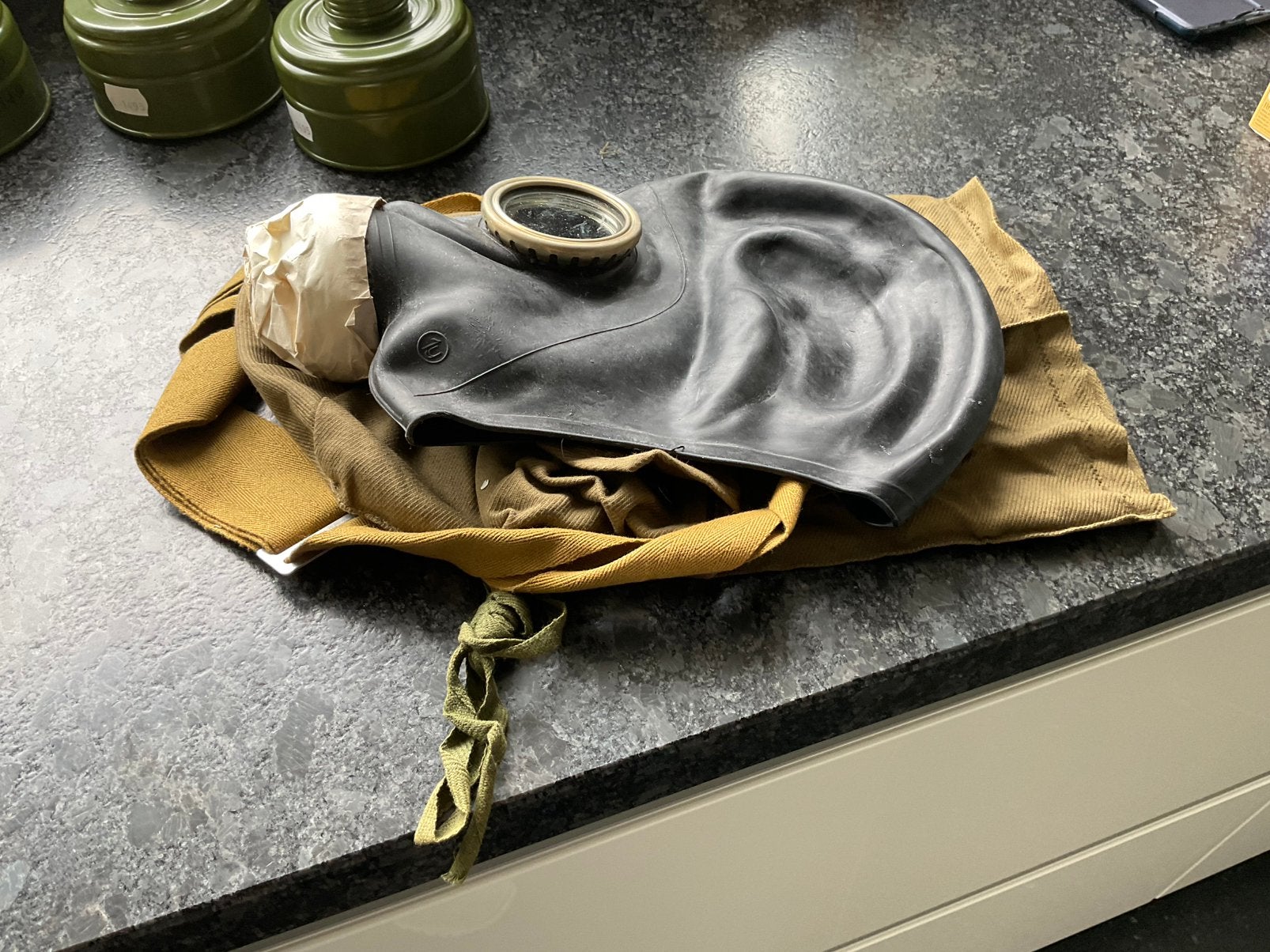 Vintage Gasmasker met Draagtas  en 3 extra filters, Verzamelen, Militaria | Algemeen, Ophalen of Verzenden, Overige soorten, Overige gebieden