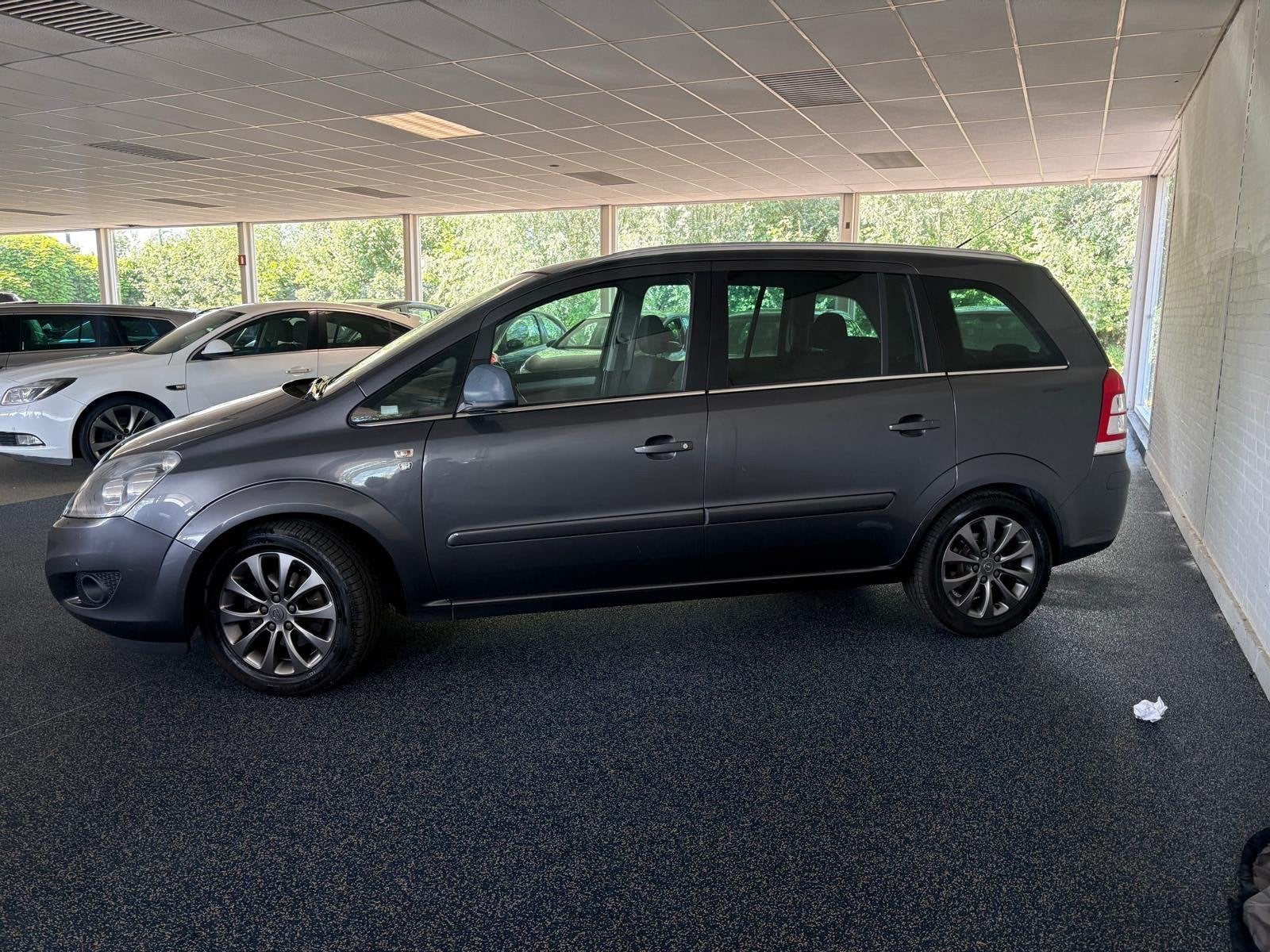 Opel Zafira 1.8 111 years Edition | Automaat | Climate | Nav, Dealer onderhouden, Stof, Gebruikt, 4 cilinders
