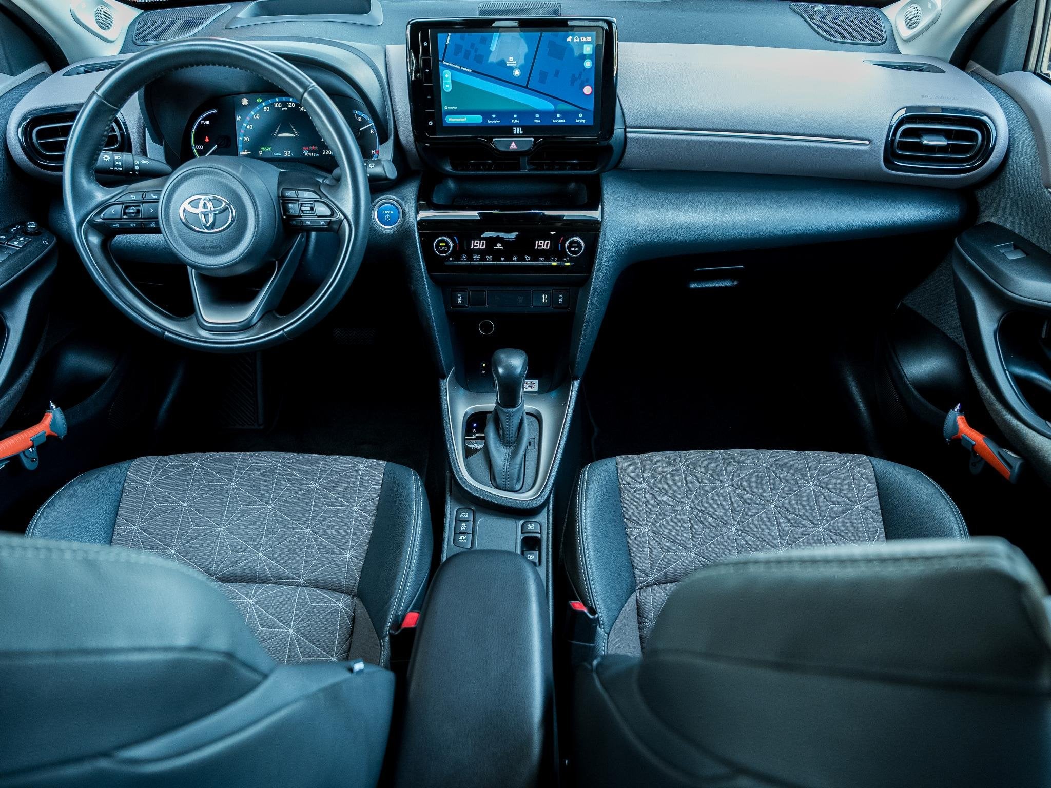 Toyota Yaris Cross 1.5 Hybrid Executive Bi-Tone | Origineel, 12 maanden, Bedrijf, Grijs, Hybride Elektrisch/Benzine