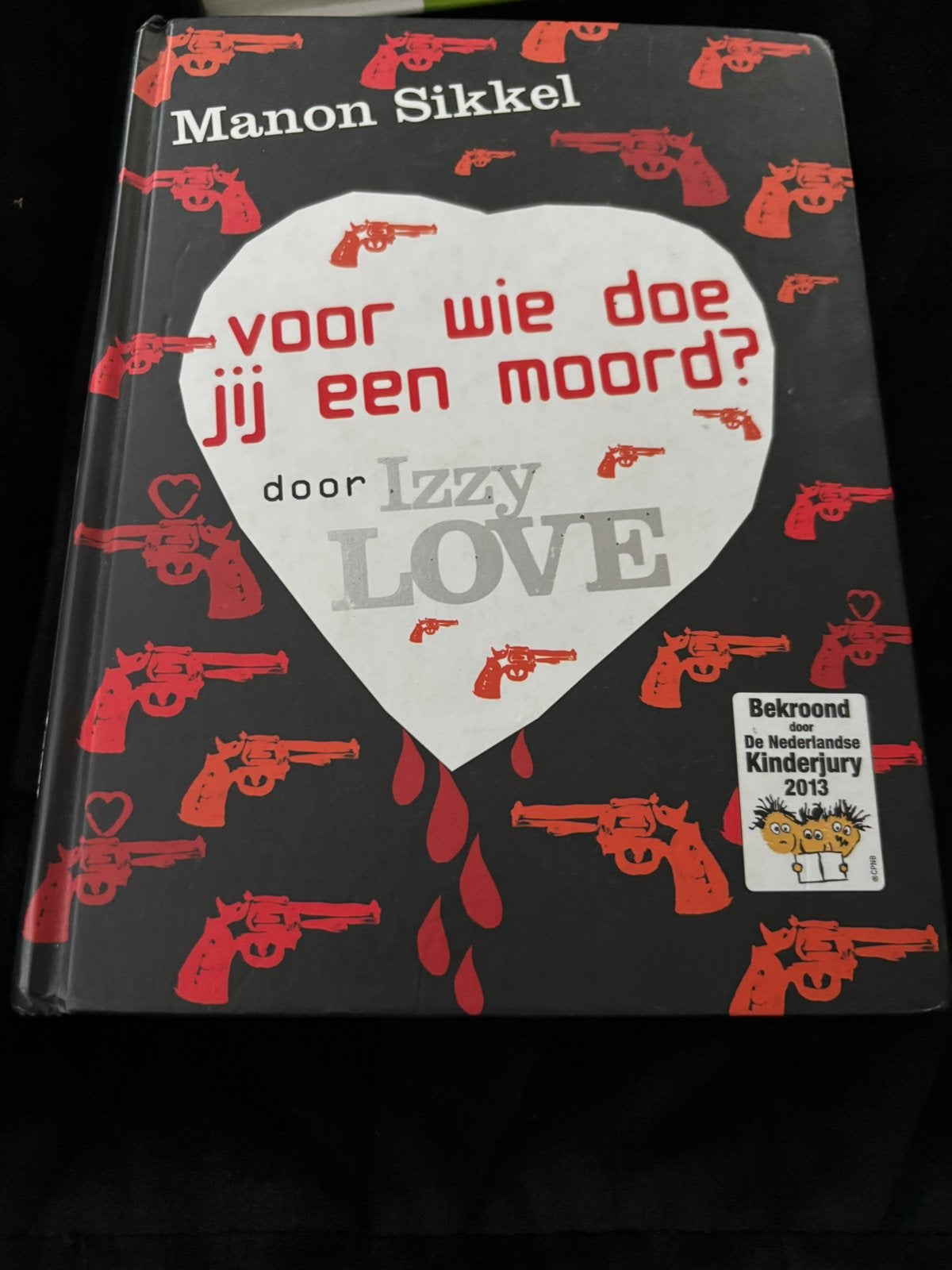 Boek Manon Sikkel Voor wie doe jij een moord? door Izzylove, Boeken, Ophalen of Verzenden, Zo goed als nieuw, Manon Sikkel, Fictie