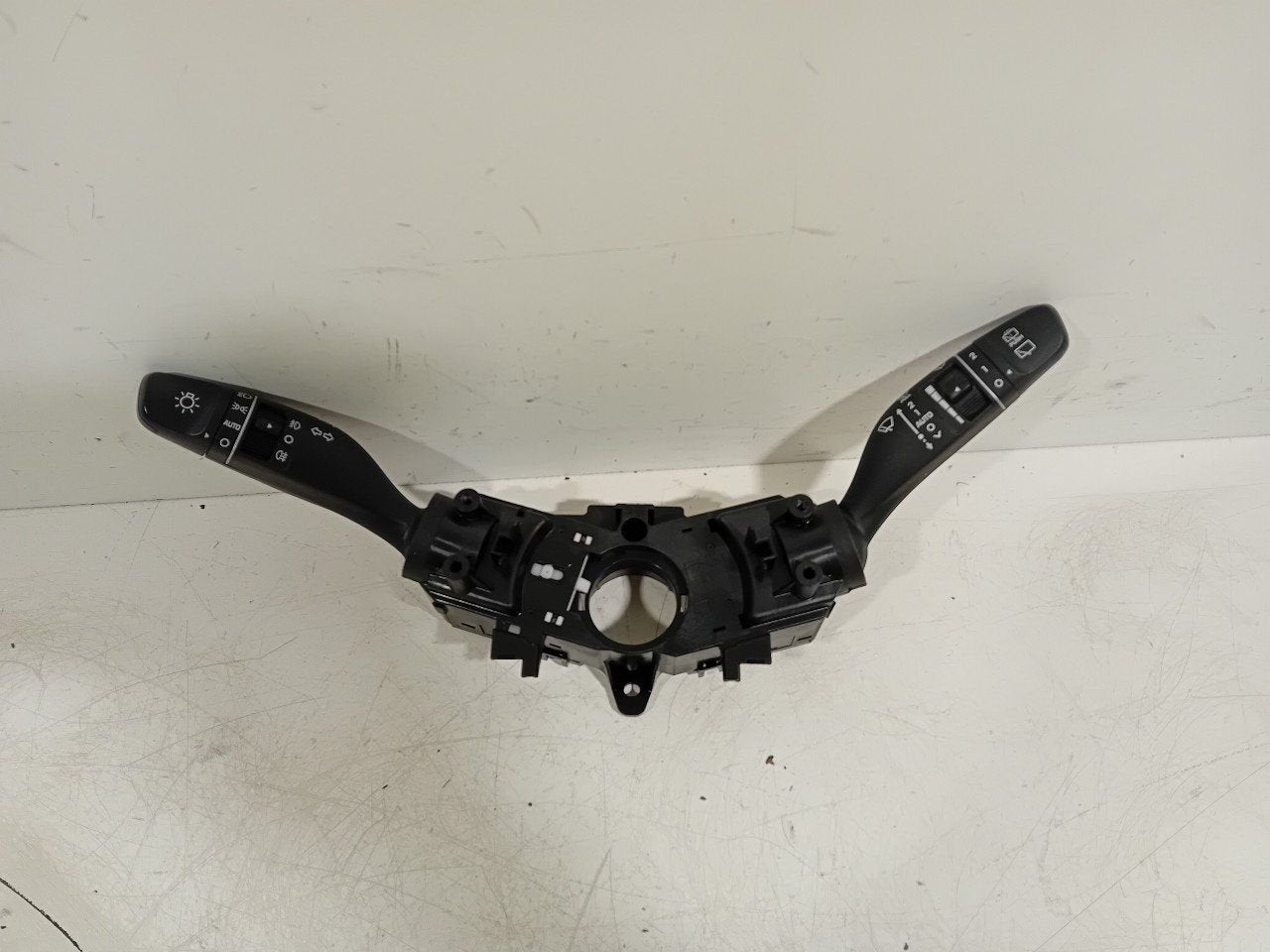 Combischakelaar Hyundai Tucson, Onderdelen@venauto.nl, Van der Ven Autorecycling B.V., Gebruikt, Ettenseweg 76, 4706 PB Roosendaal, The Netherlands