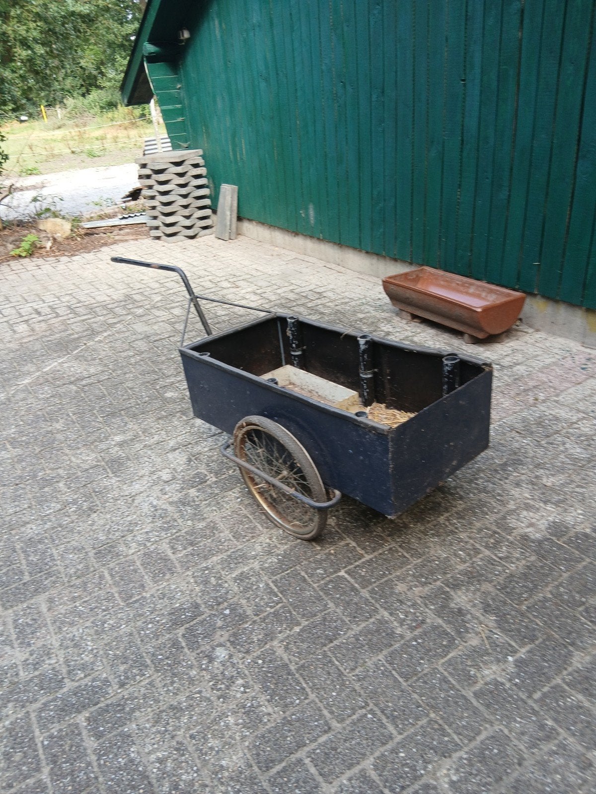 Stevige kar met lekke banden - ideaal voor opknappers, Tuin en Terras, Kruiwagens, Ophalen