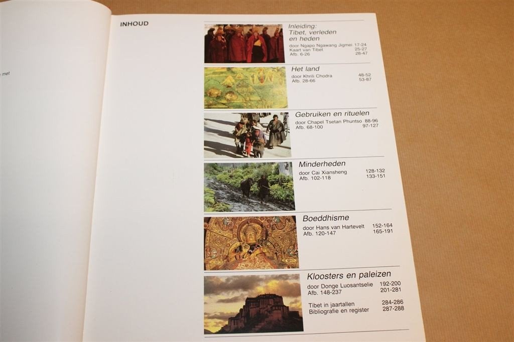Tibet — Fotoboek en Informatie Geschiedenis, Cultuur Etc., Ophalen of Verzenden, Gelezen, Azië
