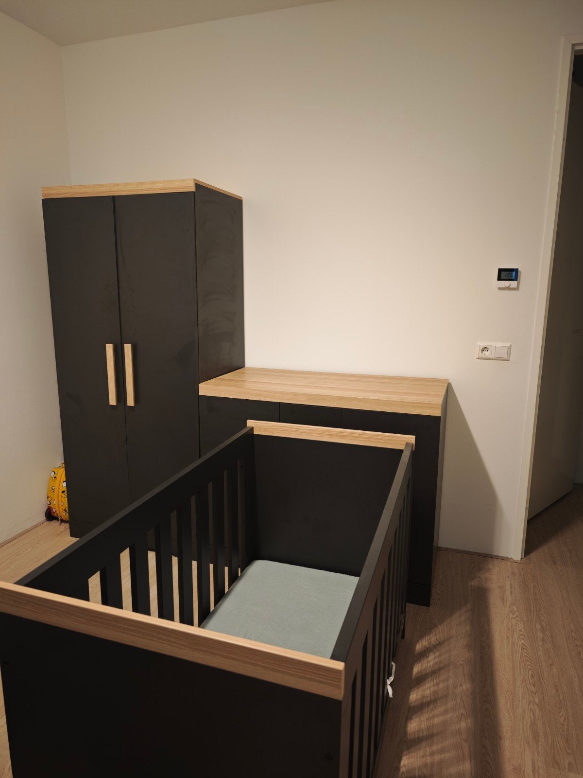 Complete babykamer: ledikant, commode en kledingkast, Ophalen of Verzenden, Zo goed als nieuw, Jongetje of Meisje