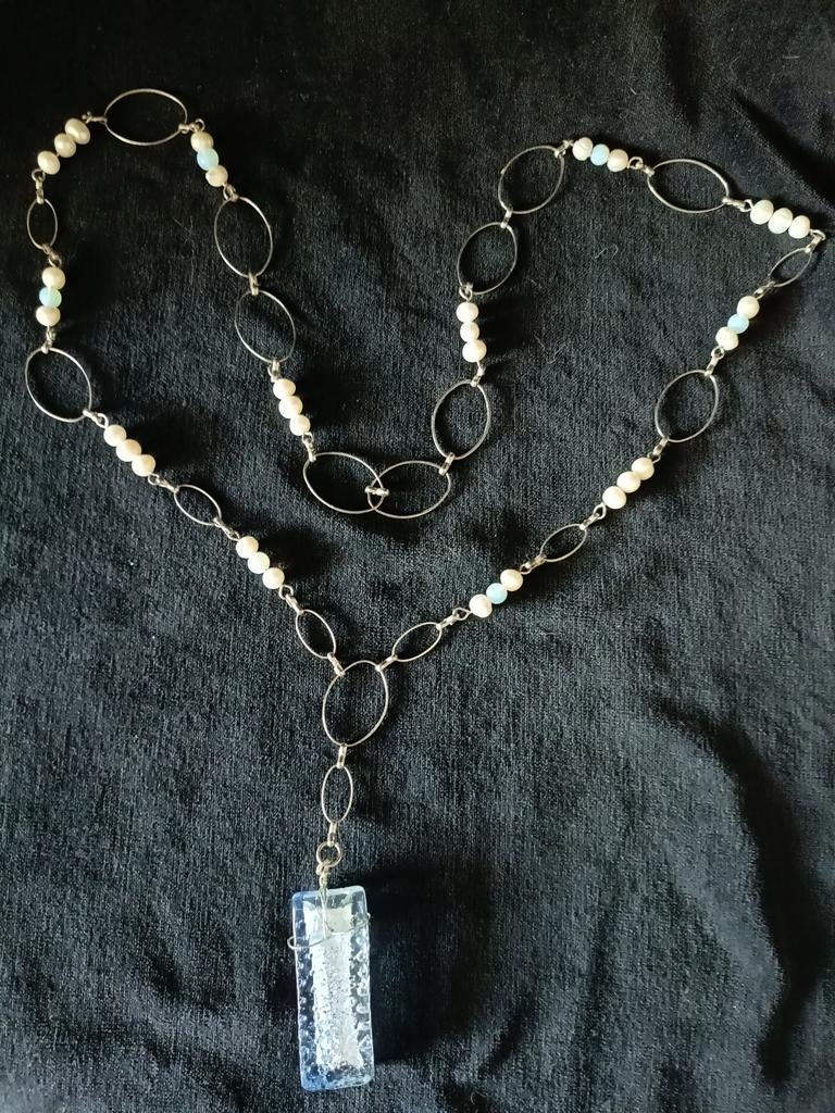Ketting met glazen hanger, opaal glazen kralen en parels, Gebruikt, Wit, Ophalen of Verzenden, Overige materialen