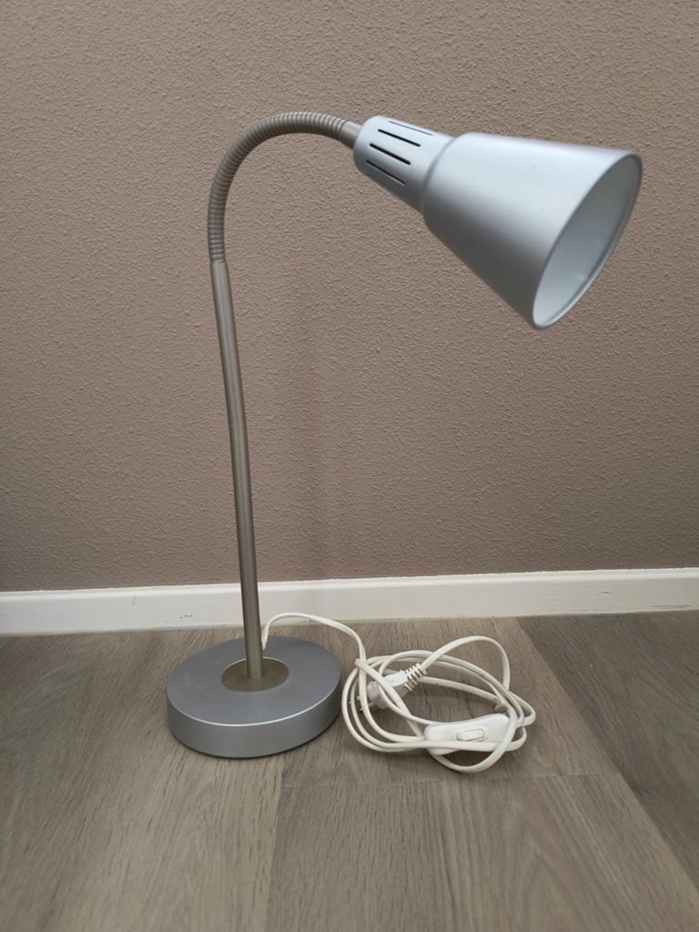 Grijze Ikea Kvart bureau/leeslamp, Ophalen of Verzenden, Gebruikt, Minder dan 50 cm