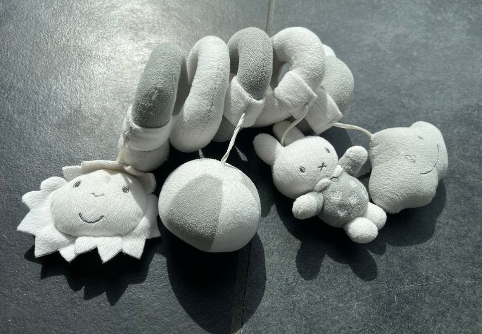 Baby spiraal grijs. Met zon, wolk, bal en miffy, Ophalen of Verzenden, Zo goed als nieuw, Overige typen