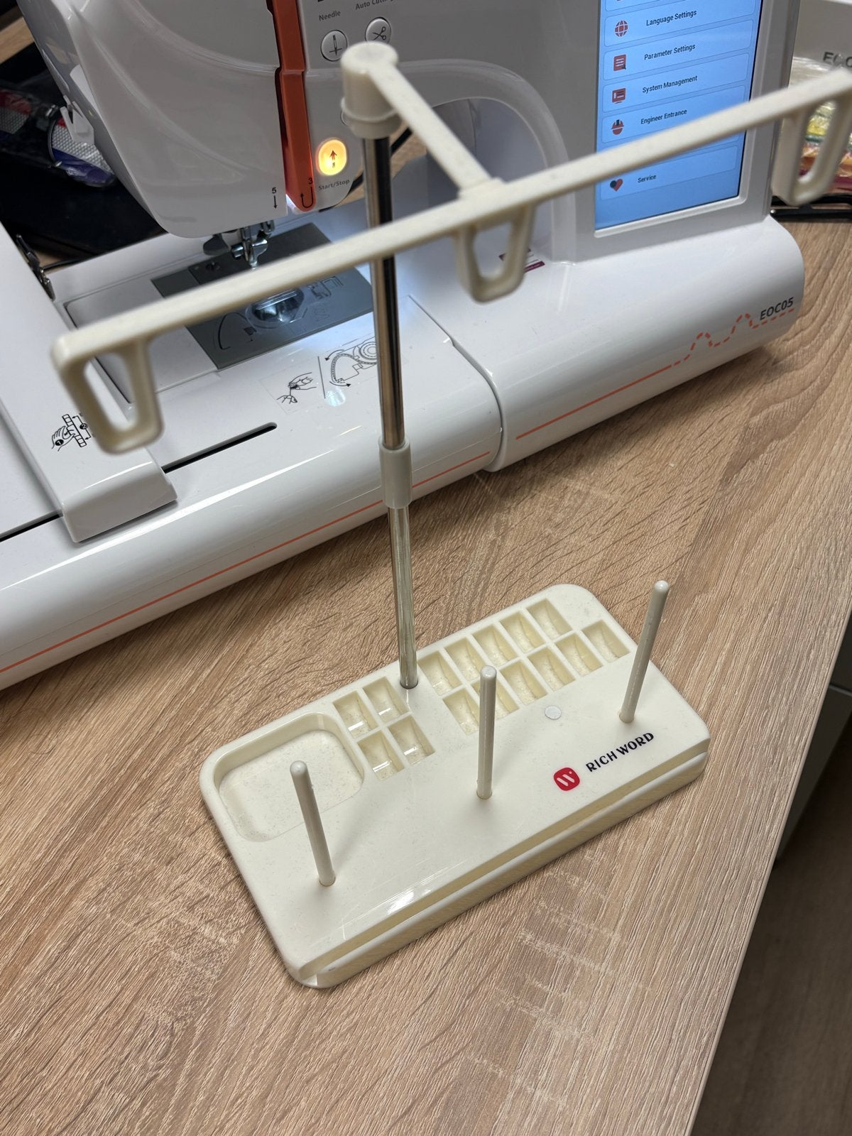 Poolin EOC07 Borduurmachine met accessoires, Hobby en Vrije tijd, Naaimachines en Toebehoren, Ophalen, Zo goed als nieuw, Naaimachine