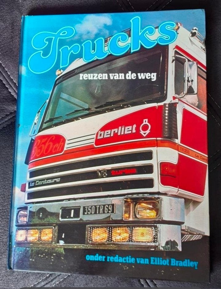 Trucks reuzen van de weg - Elliot Bradley, Boeken, Ophalen of Verzenden