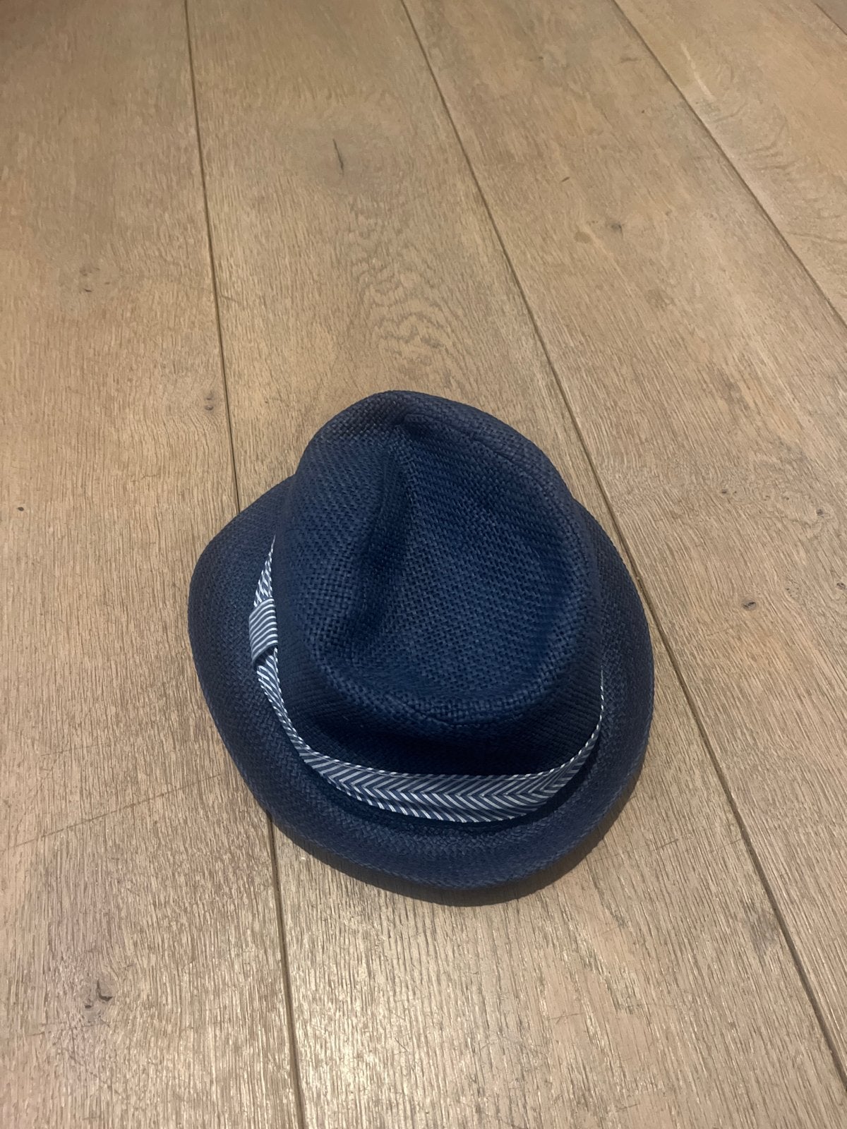 Stijlvol Frans Hoedje - Donkerblauw met Streepdessin, Ophalen, Zo goed als nieuw, One size fits all, Hoed