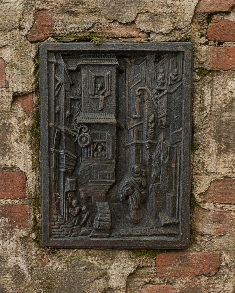 Antieke kleine gietijzeren haardplaat/ gevelplaat, Ophalen of Verzenden