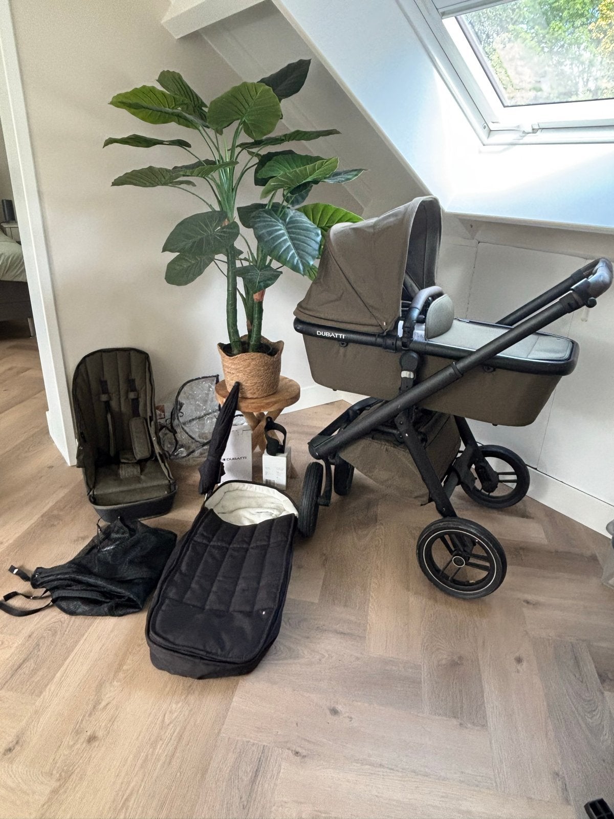Dubatti One Kinderwagen met Bak, Zitje, evt met Maxicosi etc, Kinderen en Baby's, Kinderwagens en Combinaties, Luchtbanden, Zo goed als nieuw