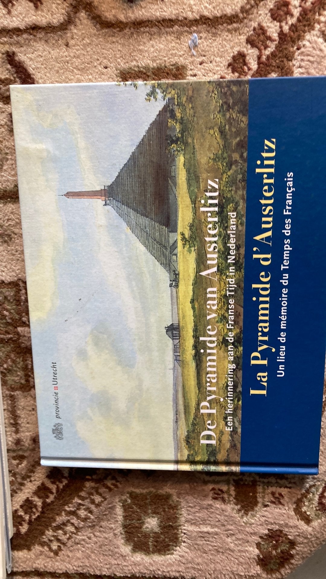 De Pyramide van Austerlitz = La Pyramide d'Austerlitz, Boeken, Ophalen of Verzenden, Zo goed als nieuw, R. Blijdenstijn