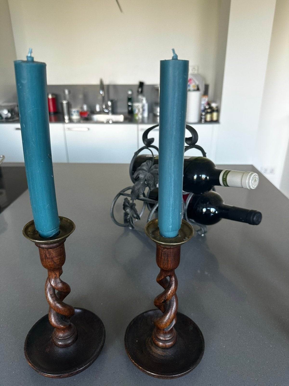 2 houten gedraaide kandelaars  12.00, Ophalen, Overige materialen